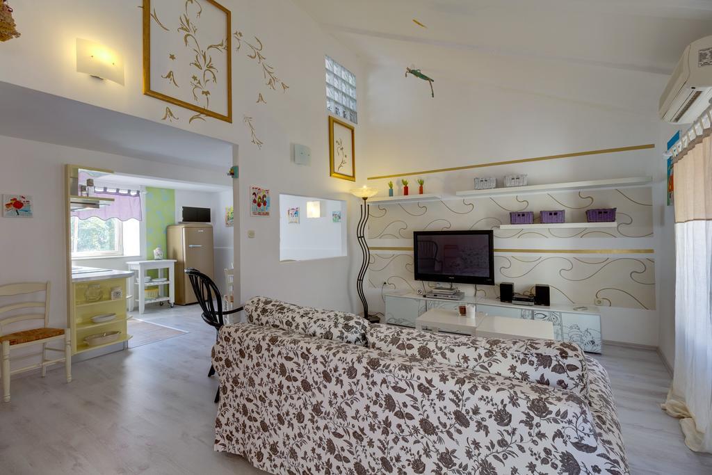 Apartments Mandarina Mali Losinj Luaran gambar