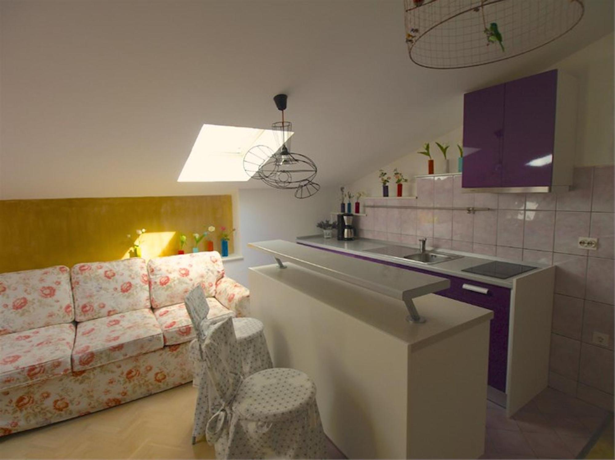 Apartments Mandarina Mali Losinj Bilik gambar